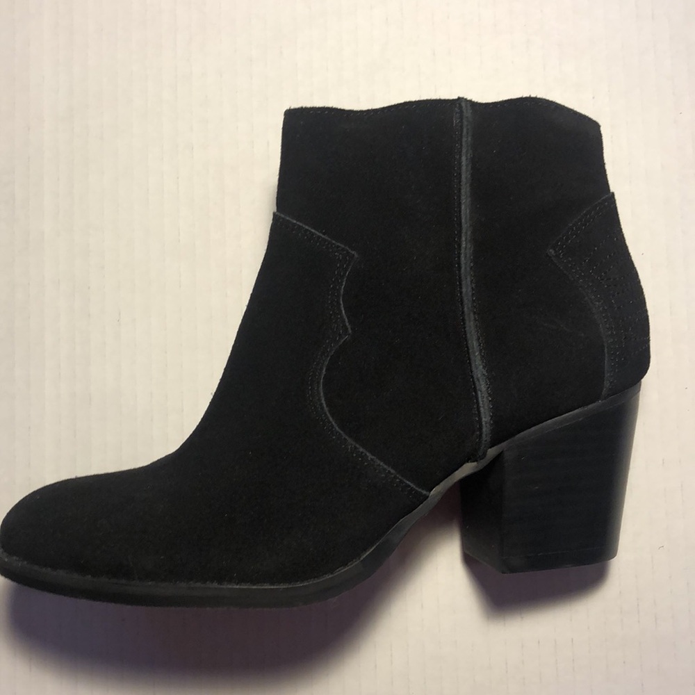 Crown Vintage Clementine Black Suede Boot NWOT size 7